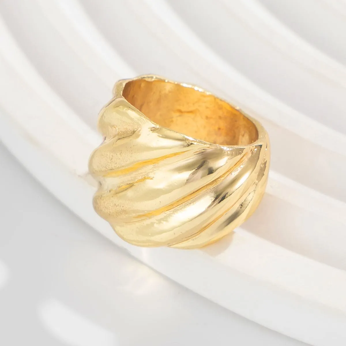 Baroque Gold Tone Chunky Textured Flower Pearl Ring Set