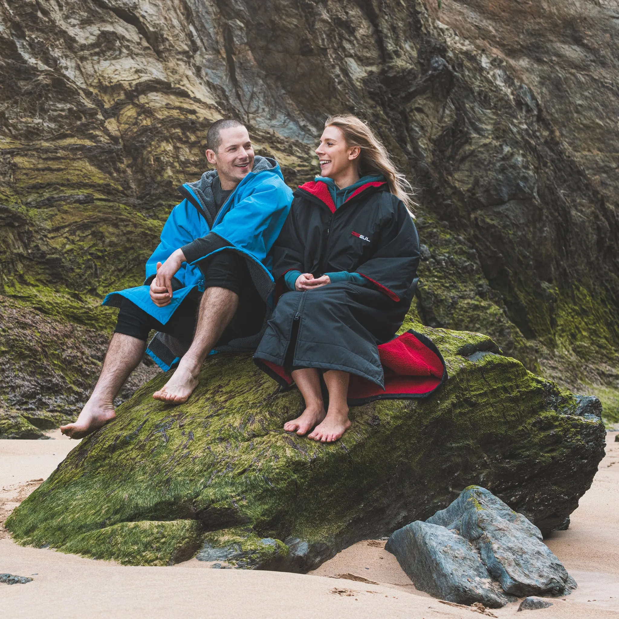 Gul EVORobe Hooded Changing Robe Black/Red