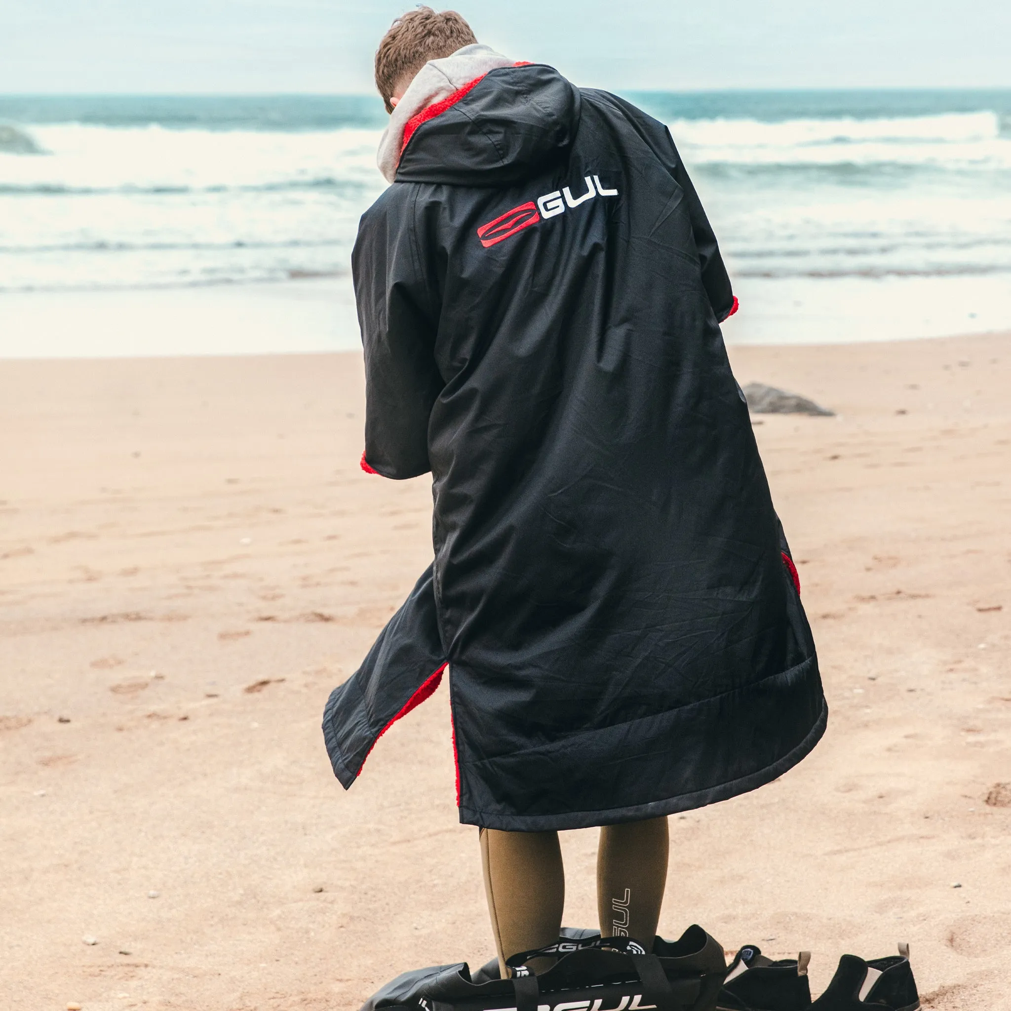 Gul EVORobe Hooded Changing Robe Black/Red