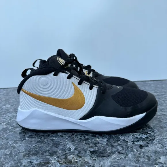 Nike Boys Team Hustle D9 AQ4224-004 Black Basketball Shoes Sneakers Size 6.5Y.