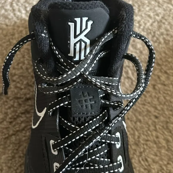 Nike Kyrie Flytrap Size 5 Black White Basketball Shoes