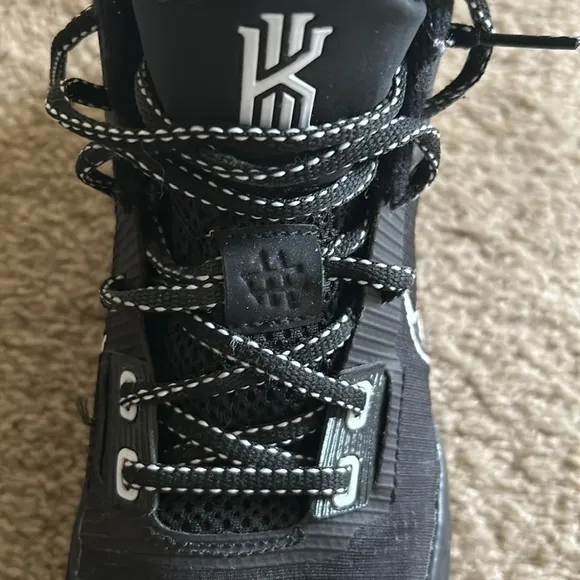 Nike Kyrie Flytrap Size 5 Black White Basketball Shoes