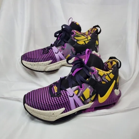 Nike LeBron Witness 7 Lakers Graffiti FD0209-001 Size 6.5Y Basketball Shoes