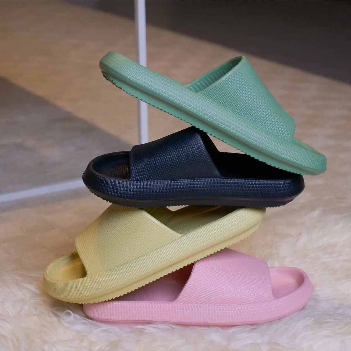 Wholesale Comfy'z Men's & Women's Slides Package Deal (86 Pairs)